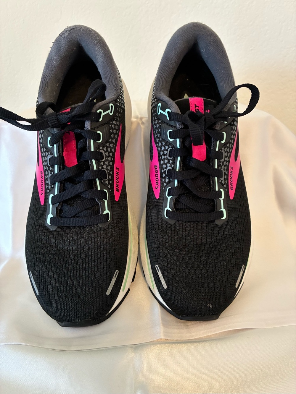 Brooks Women's Black & Pink Athletic Running Sneakers